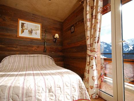 Arc En Ciel Hotel Chatel Room photo